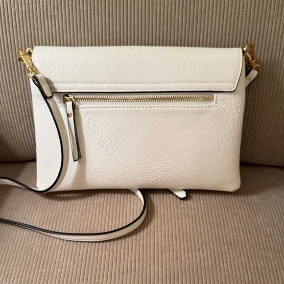 White Crossbody Bag with Gold Accent~NWOT - Picture 2 of 3
